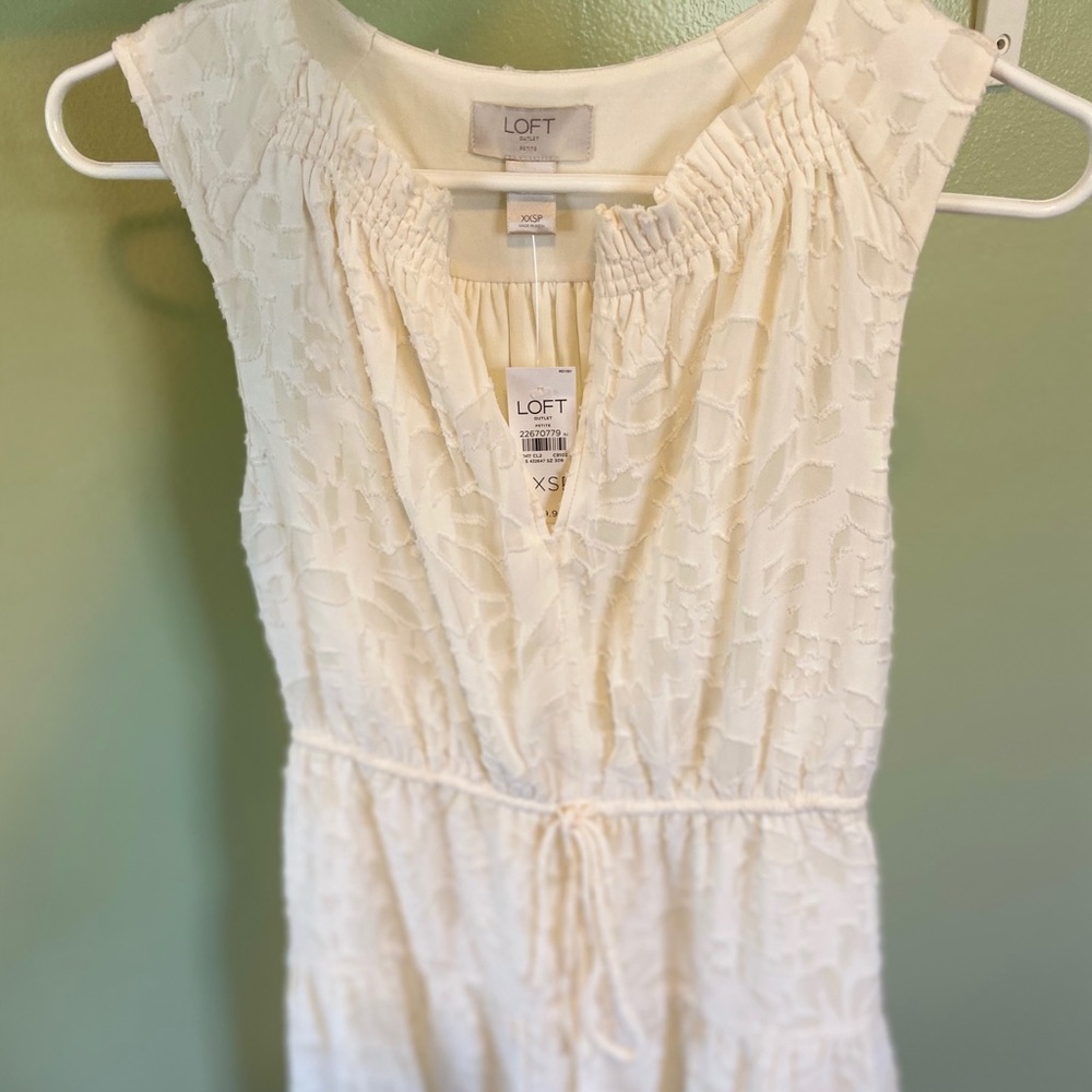 Loft white XXS dress. Cinches at the waist
